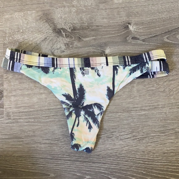 Billabong Bikini Bottoms - Picture 2 of 2